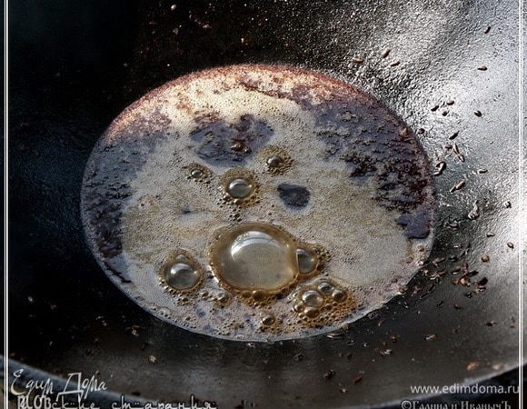 Вот такое масло, пропитанное мясным духом, образовалось в казане.