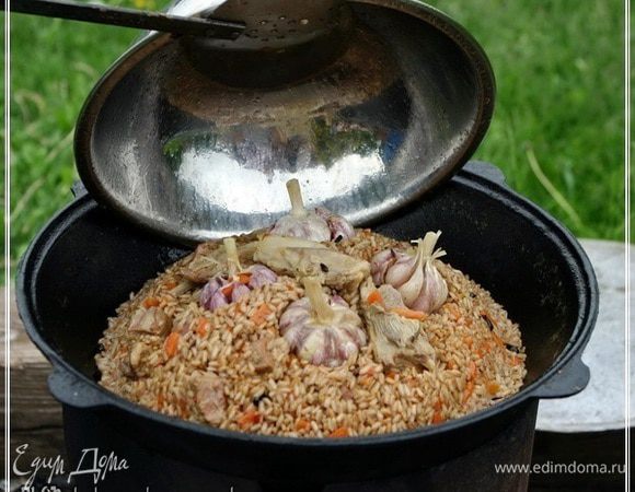 И накрываем эту горку миской миской. 