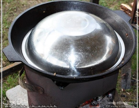 Желательно плотно, чтобы дать ему как следует «дойти». Пропариться качественно.