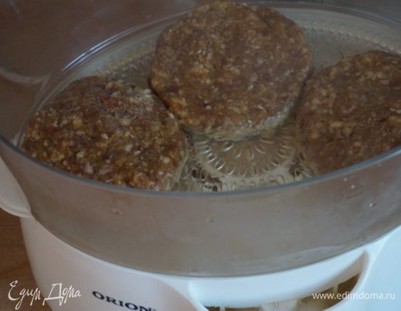 Кладем в пароварку на 15 минут.