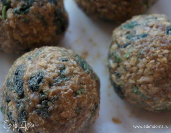 Формируем тефтели - 6 штук.