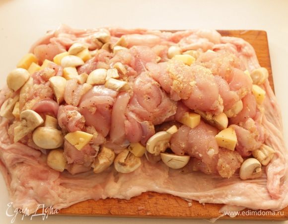 Выложить все на шкурку.