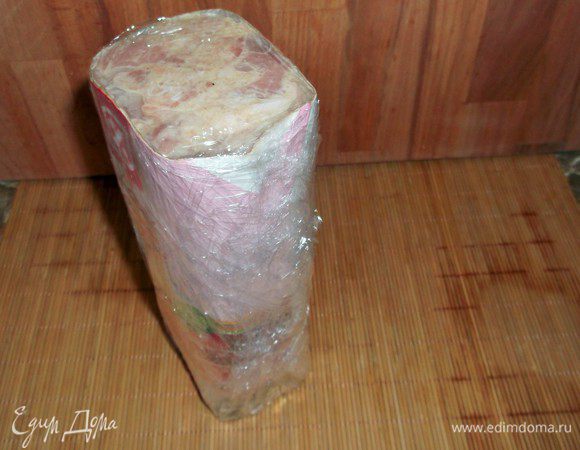 Выкладываем в тетрапак из под сока для придания формы, завернуть в рукав для запекания и хорошо закрепить, если попадёт вода будет ну очень бледный цвет.