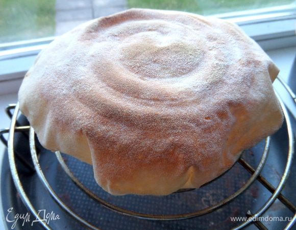 Духовку заранее раскочегарить до 250* и только тогда перенести с решёткой прямо на пол духовки. Жарились очень быстро...,почти как блины))) Вынимать очень удобно при помощи прихваток,конечно!