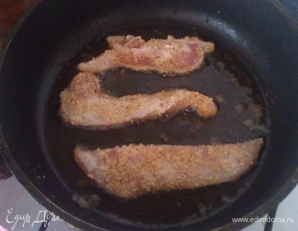 Ожаривать на подсолнечном масле с каждой стороны по 5-6 минут. 
приятного аппетита
