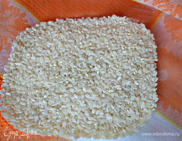 Круглозёрный рис хорошо промыть.
