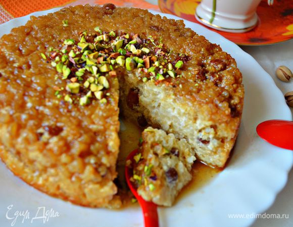 Готовому пудингу дать остыть в форме и переложить на блюдо, посыпать измельчёнными фисташками. Сладкого вам утра!!