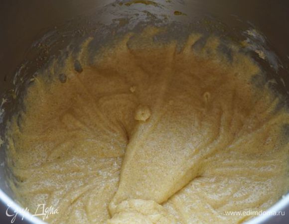 Размешиваем и начинаем взбивать.