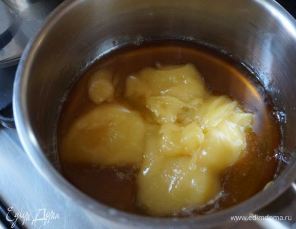 Добавляем мед, топим.