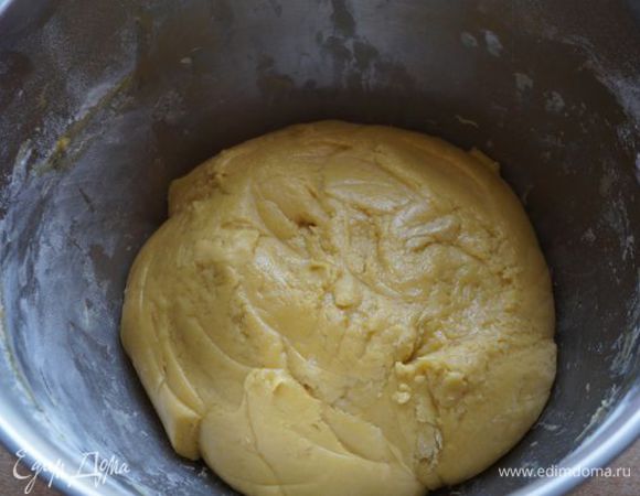 Замешиваем тесто и ставим в холод на 1-2 часа.