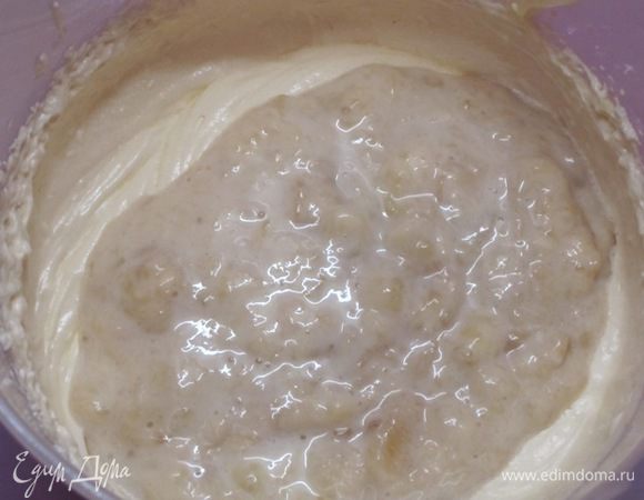 Добавить бананы с кефиром.