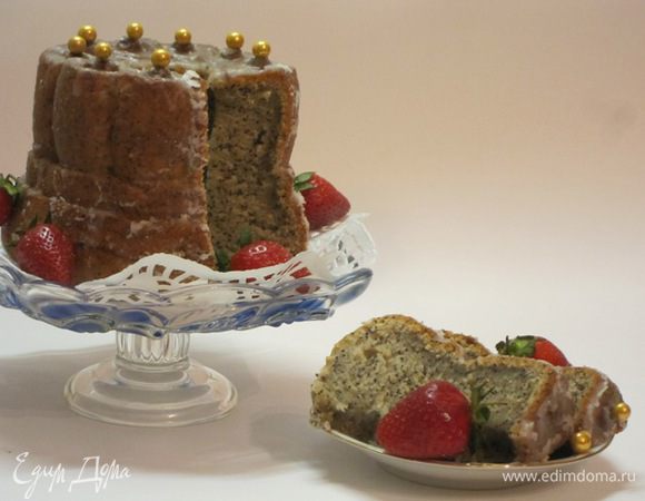 Украсить по своему вкусу. Я не могла обойтись без клубники, хотя ее и нет в ингредиентах. Но очень она красиво смотрится, вот и не удержалась - украсила.
Приятного аппетита!!!