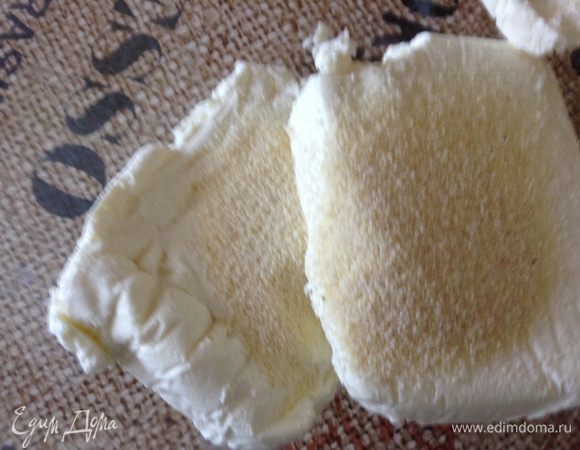 Творог и манную крупу смешать.