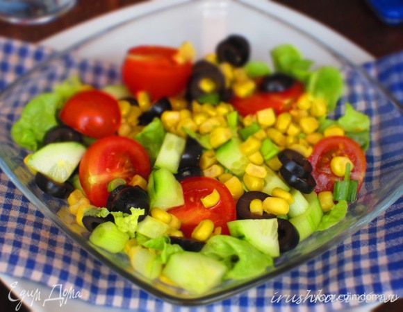 Оливковое масло смешать с соком лимона. Ингредиенты соединить,заправить оливковым маслом,посолить и подавать. Приятного аппетита:))