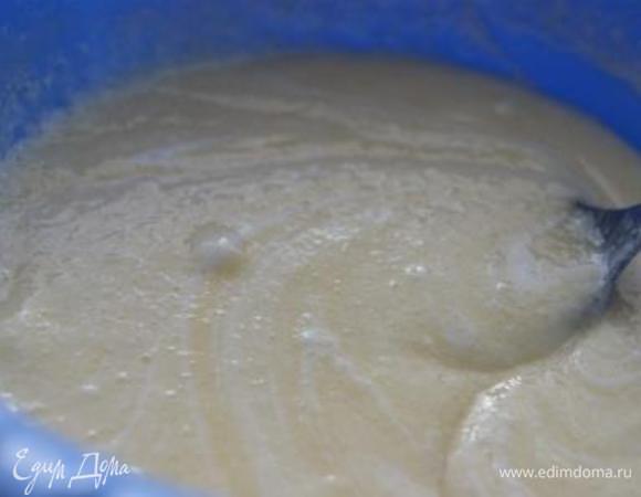 Добавить йогурт, перемешать. Йогурт я готовлю сама в моей мультиварке.