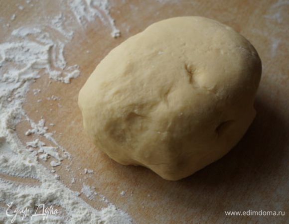 Вот тесто и готово. Его желательно накрыть полотенцем, что бы не заветривалось.
