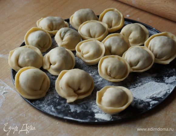 Варить нужно в подсоленной воде 6-7 минут.