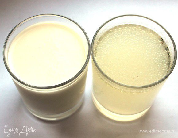 Нам понадобится кокосовое молоко и рыбный бульон в одинаковом количестве.