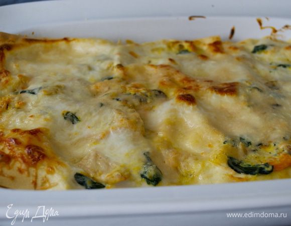 Готовой лазанье дать постоять минут 15-20 перед подачей на стол.