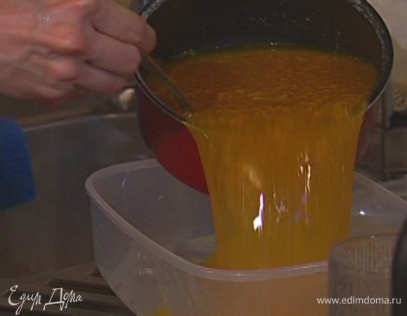 Все перемешать и перелить в пластиковый контейнер с крышкой.