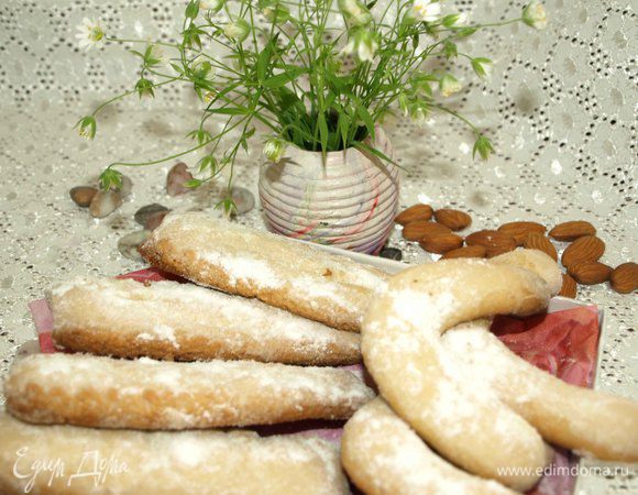 Перед подачей посыпать еще раз сахарной пудрой. Приятного аппетита!