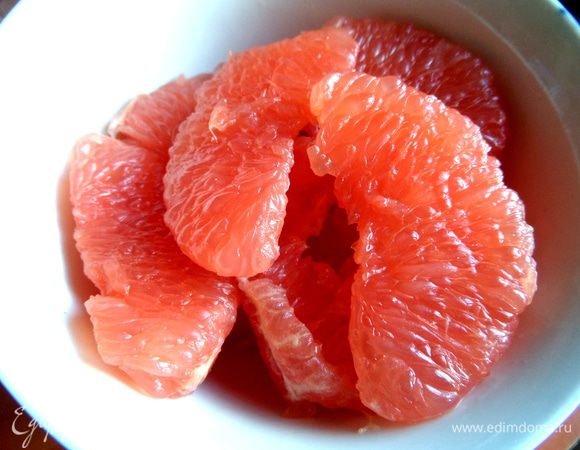 Убираем все перегородки и косточки.