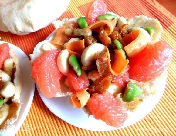 Распределяем поровну салат.