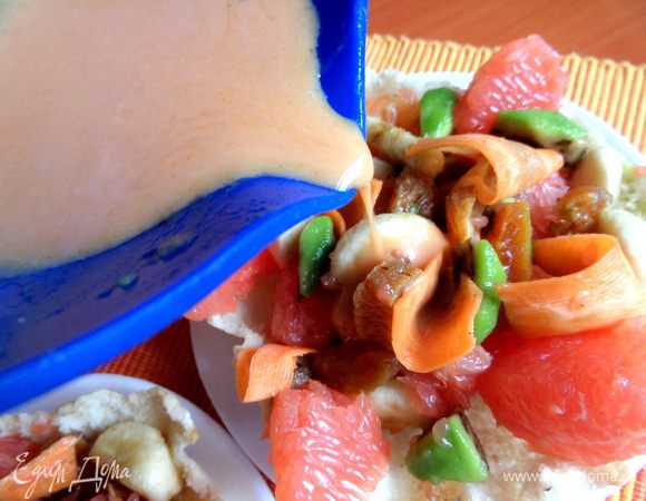 И поливаем заправкой.