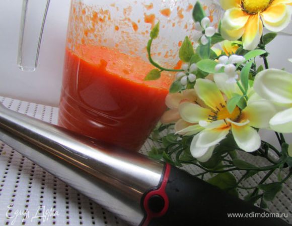 Затем с помощью погружного блендера перцы пюрировать, до однородной массы.