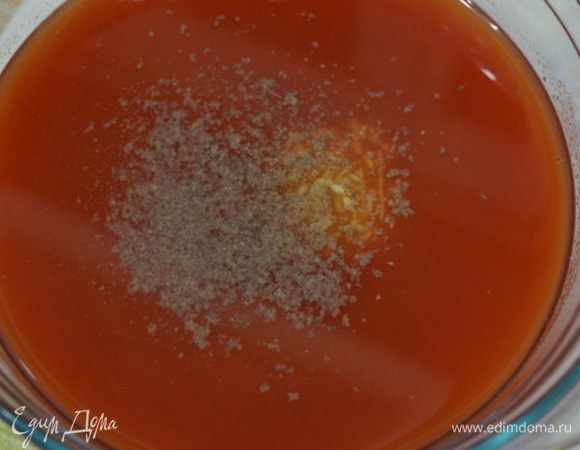 Свежий лимонный сок, острый белый хрен 1/2 ч л (в рецептуре не смогла указать правильное количество),  перец острый молотый, соль,