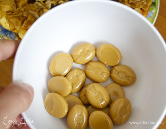 Для соуса (по желанию) нам понадобятся обыкновенные ириски... 