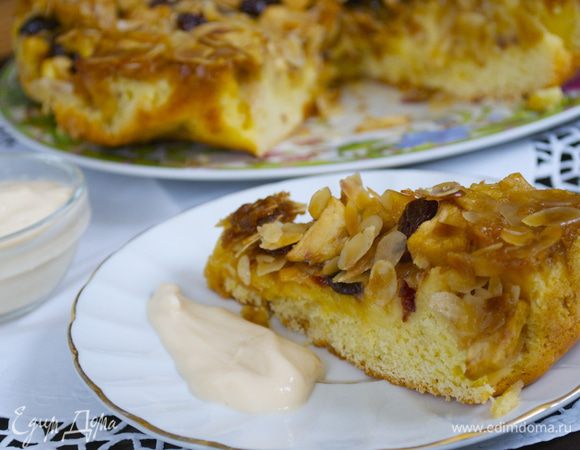 Подавать пирог с соусом!