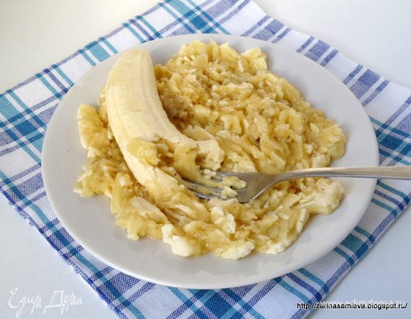 Бананы размять вилкой. 
 