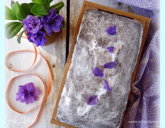 Присыпать сахарной пудрой. P.S.  Добавлю ещё: мой кекс выпекался 1 час 20 минут. Никак не хотела пропекаться  серединка. У меня литровая форма для кексов, в следующий раз использую форму чуть большего размера и температуру увеличу до 180 гр. Ещё можно чуть-чуть убавить сахара, кто не любит слишком сладко.
Приятного!!

