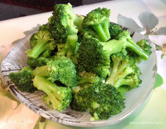 К этой рыбке идеально подошел гарнир "Брокколи с чесноком" от Алевтины (Апрель) по рецепту http://www.edimdoma.ru/retsepty/54433-brokkoli-s-chesnokom. Очень вкусно получилось.