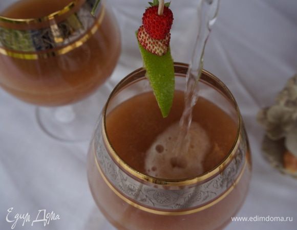 Сироп остыл, убираем имбирь, выливаем его в грушевое пюре.