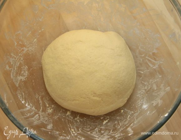 Тесто вымешивать долго, пока оно не получится гладким. Тесто очень крутое. Убрать тесто в пакет и дать вылежаться не менее 2-х часов!