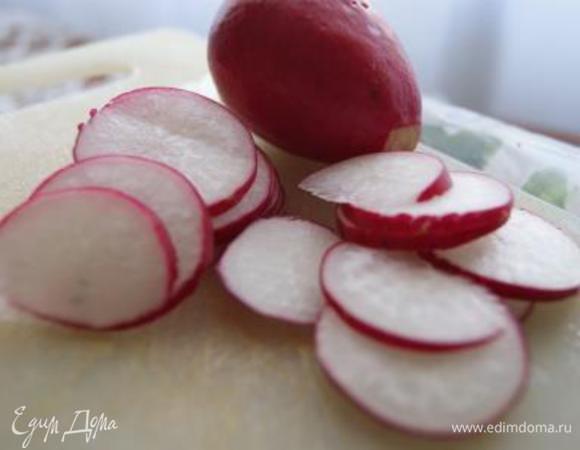 Редис порезать кружочками.