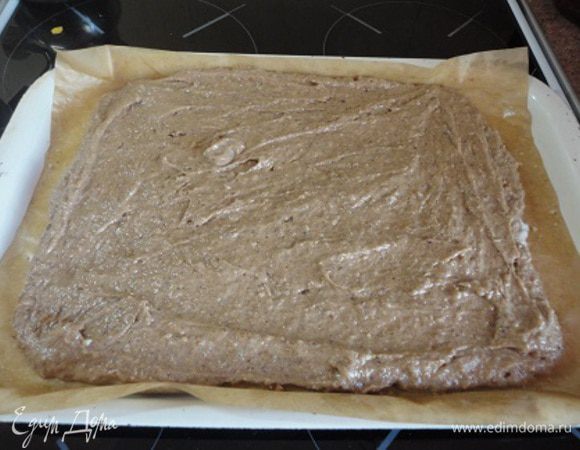 3.	Белки взбить в крепкую пену и добавить к тесту.
4.	Тесто толщиной в 2 см выложить на лист, разровнять и выпекать 30 минут при температуре 180 градусов. 