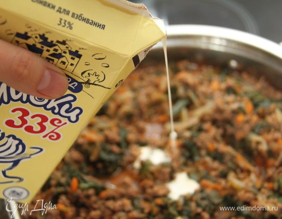 Добавить сливки. Перемешать.