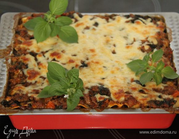 Вынуть лазанью из духовки и дать ей постоять ещё 20 минут.