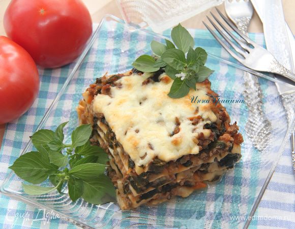 Украсить листьями базилика. Подавать лазанью тёплой. Приятного аппетита!!!