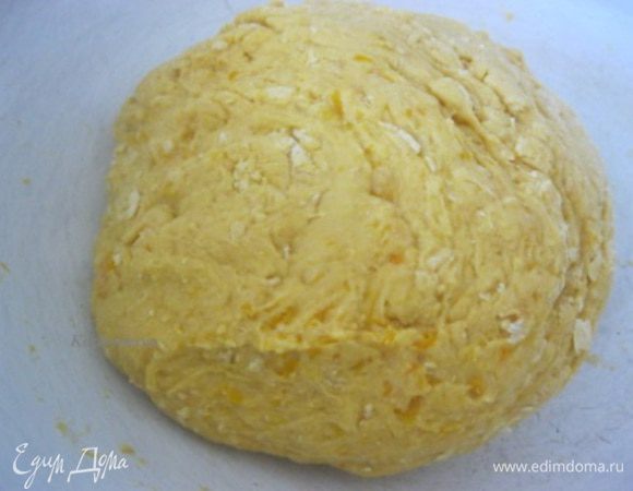 Тесто должно получится мягким, эластичным.