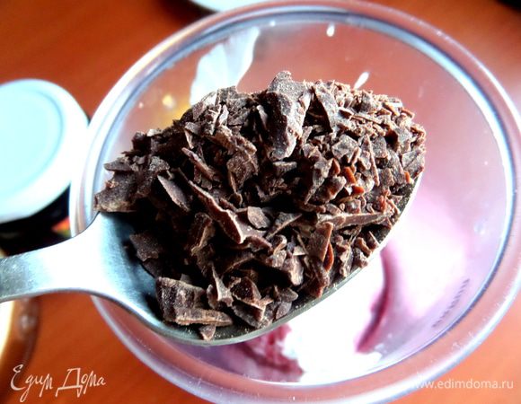 Добавим крошки по вкусу.