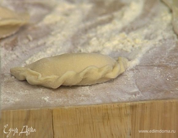 Шов должен быть не слишком плотным, но в то же время надежно удерживать начинку во время варки.