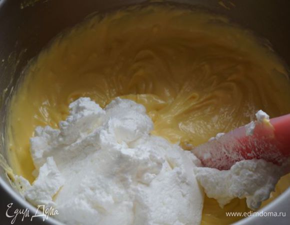 Смешать с творожной массой.