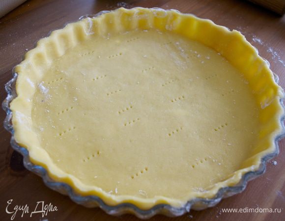 Наколоть тесто вилкой.