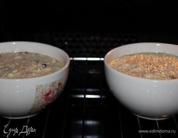 Теперь настала очередь каши. У меня хватило ровно на две формы объемом в 500 мл. Ставим в духовку на 40-45 минут при температуре 190 градусов. 