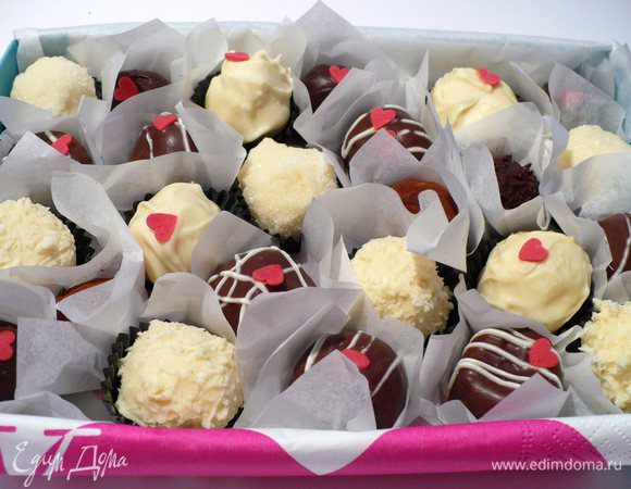 Как вариант декора также можно использовать белый шоколад и разные кондитерские присыпки. Тут уж на усмотрение! Приятного сладкого аппетита!