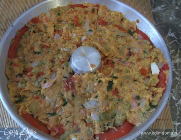 Выкладываем остальную массу и утрамбовываем.